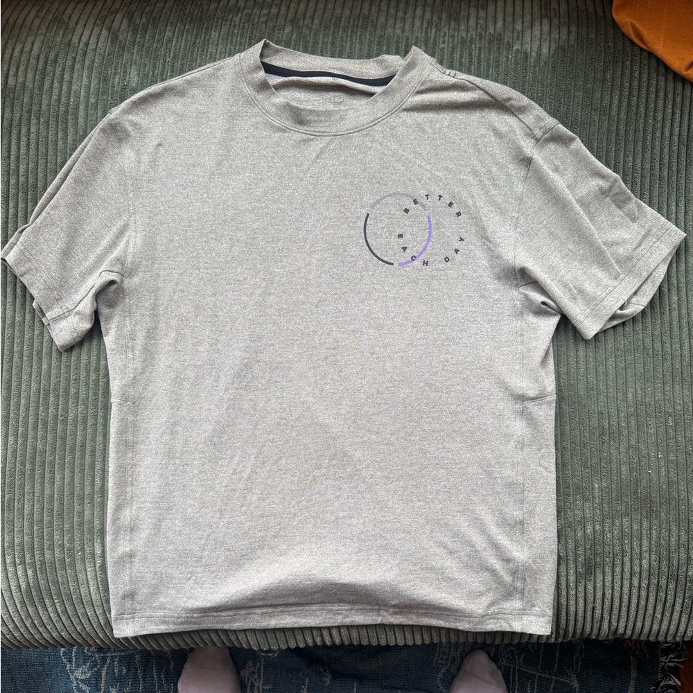 Lululemon Relaxed texture knit training t grey limited edition men’s medium